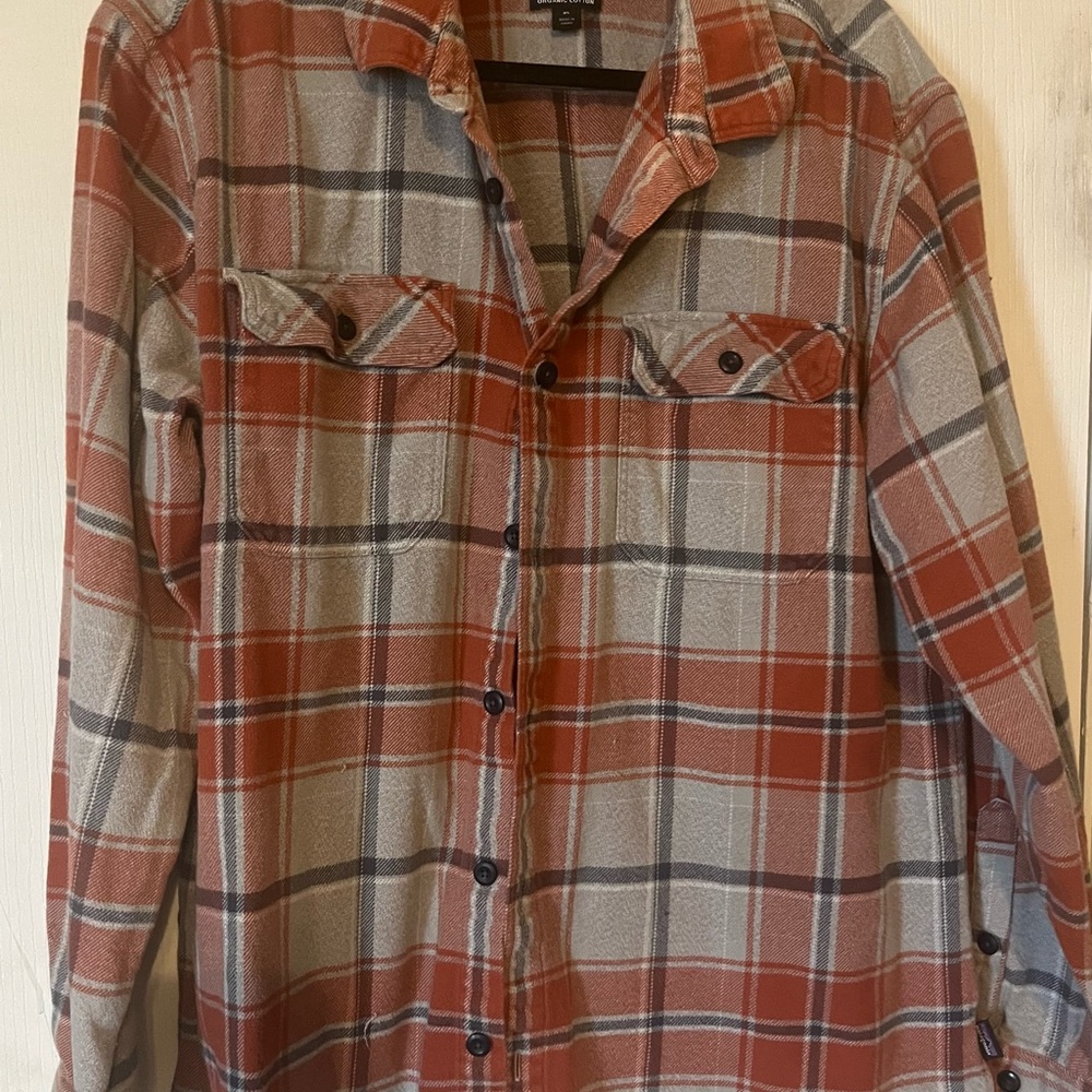 Men’s Patagonia Organic Cotton Red and Gray Shirt XL